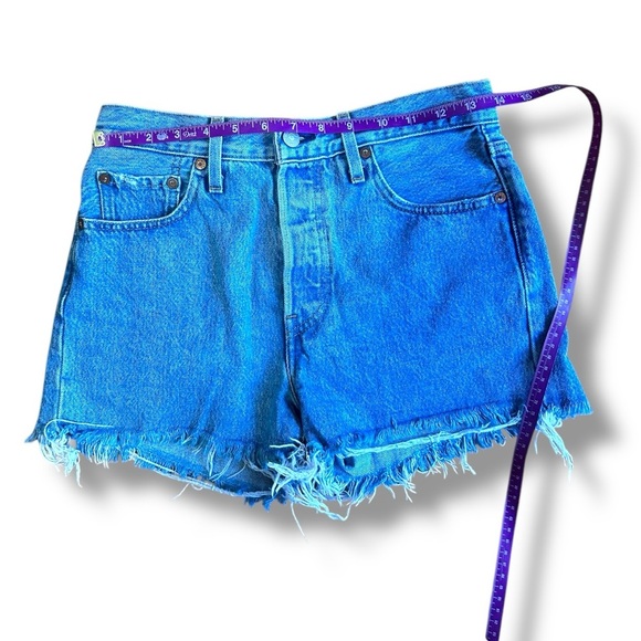 Levi’s Premium 501 Medium Wash Cutoff Denim Shorts Size 25 - Picture 3 of 7